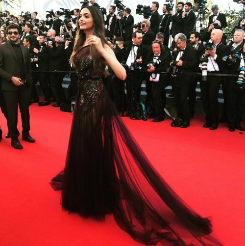 Cannes 2017 Photos: Bollywood’s Deepika Padukone, Aishwarya Ra Bachchan Impress All eyes were on the Piku actress as she confidently walked the red carpet and looked at ease